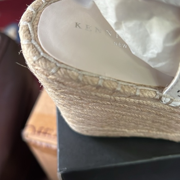 Kennth Cole New York Olivia Perforated Espadrille Wedge in White Sz 8 New - Picture 9 of 13